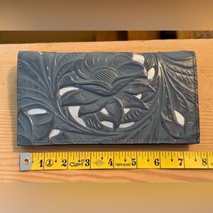 ✨ Patricia Nash Evelyn Cutout Tooled Leather Wallet – Safflower Blue – NEW ✨